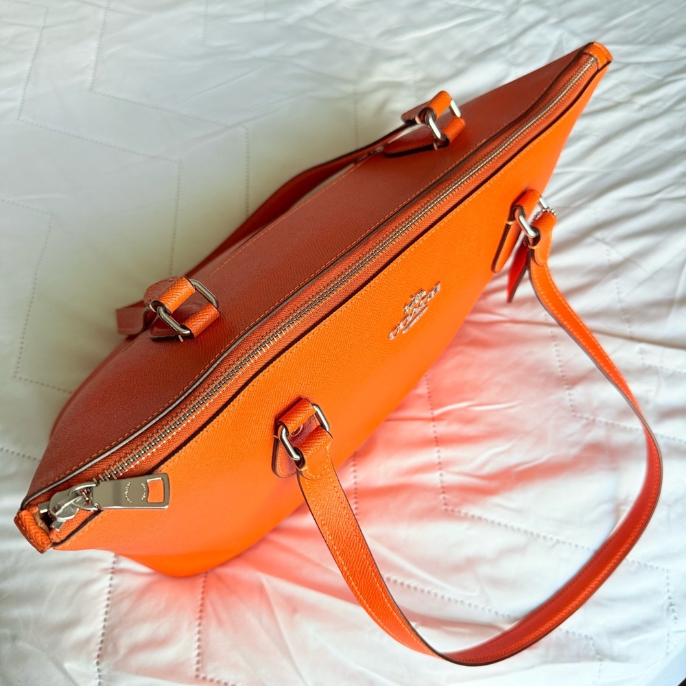 Coach GALLERY Cross-grain Leather Tote in Orange Saffiano Leather - Picture 4 of 10